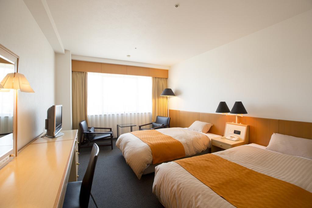 Hotel Granmirage Uozu Екстер'єр фото