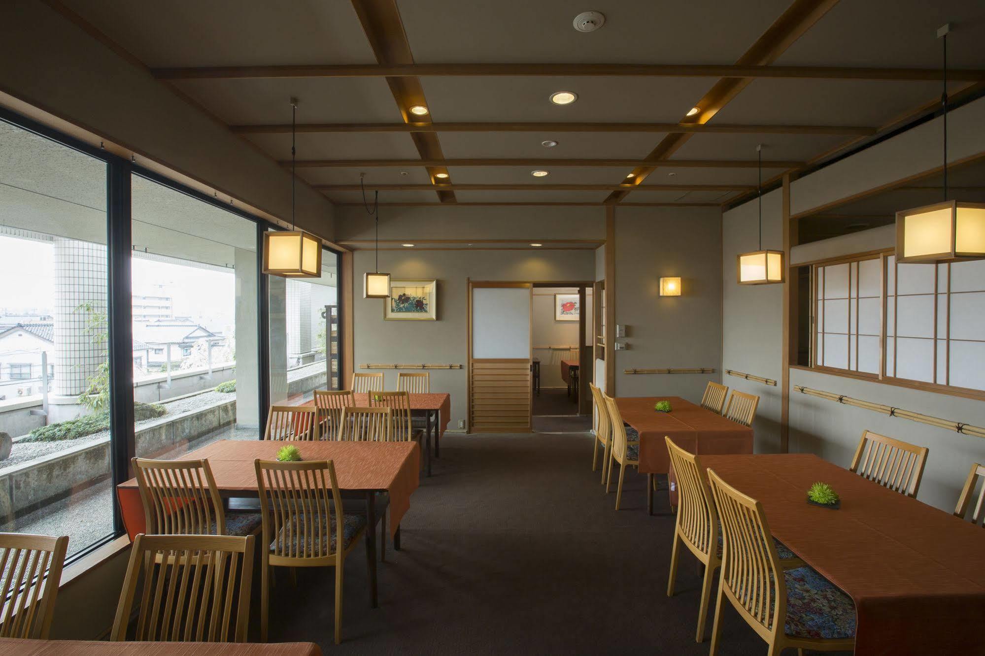 Hotel Granmirage Uozu Екстер'єр фото