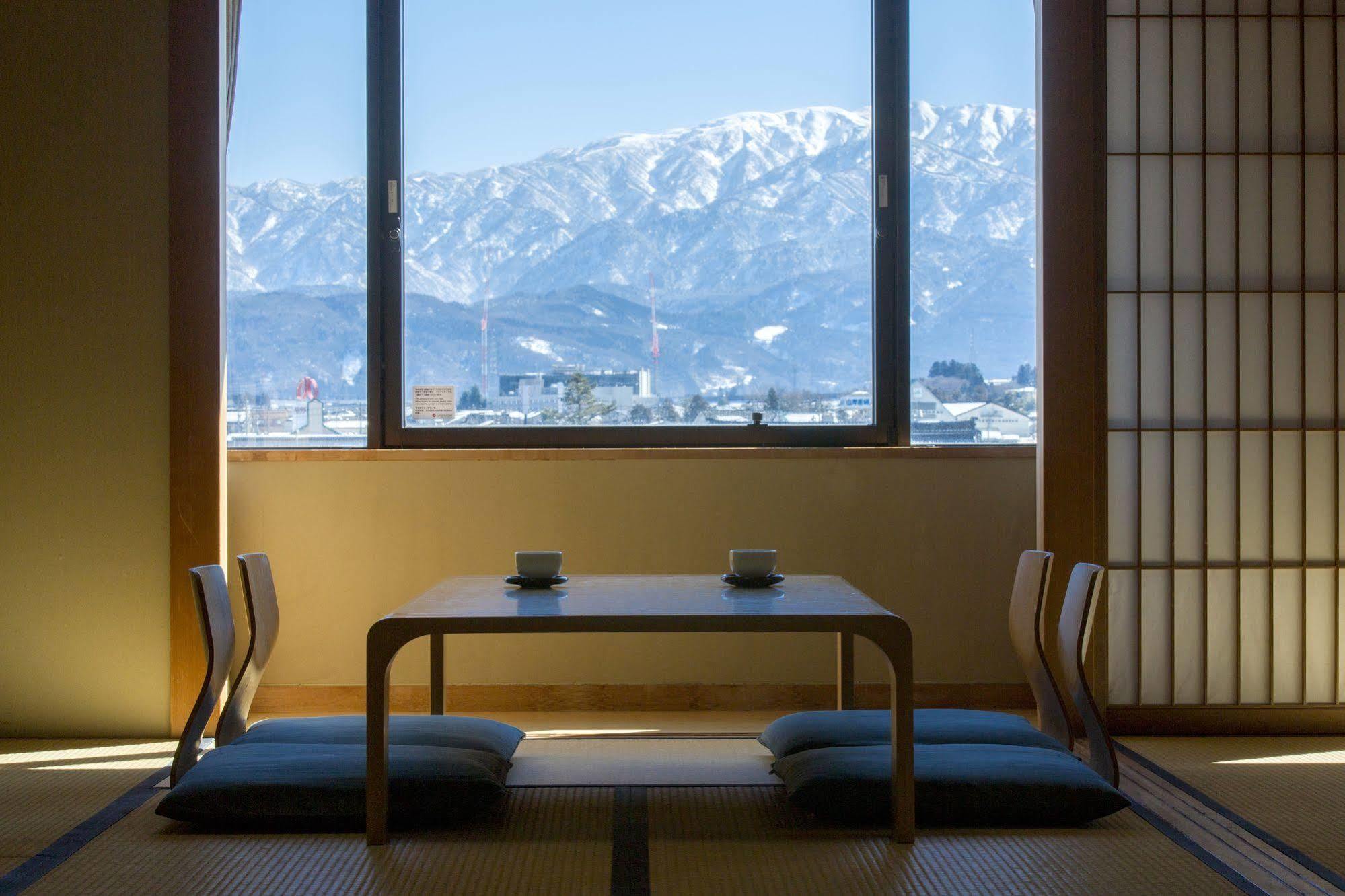 Hotel Granmirage Uozu Екстер'єр фото