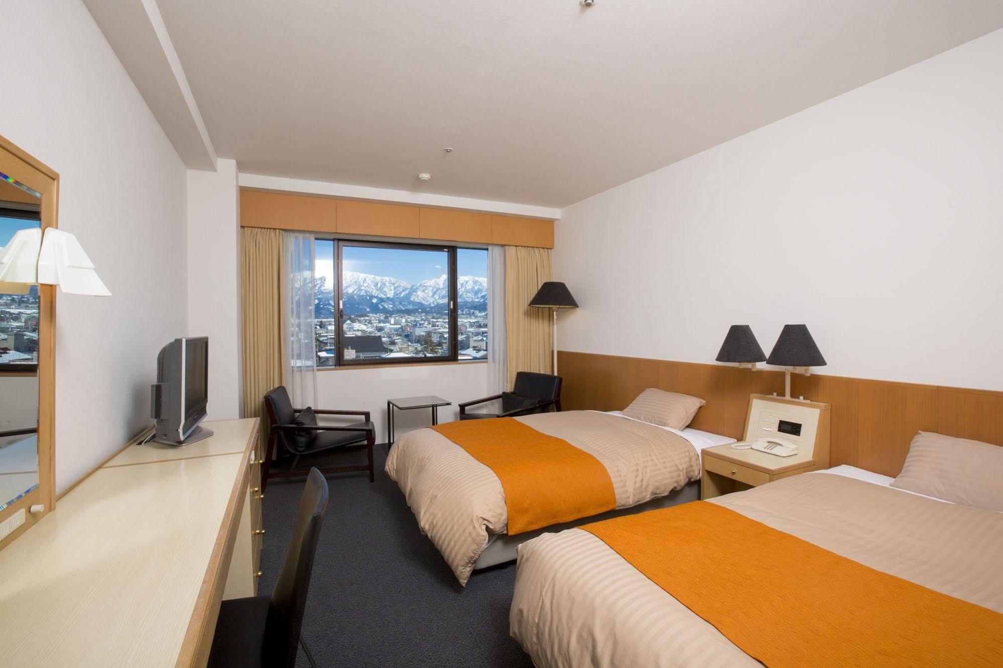 Hotel Granmirage Uozu Екстер'єр фото