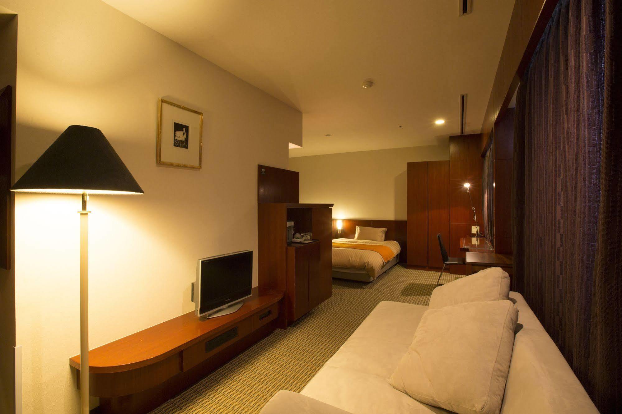 Hotel Granmirage Uozu Екстер'єр фото