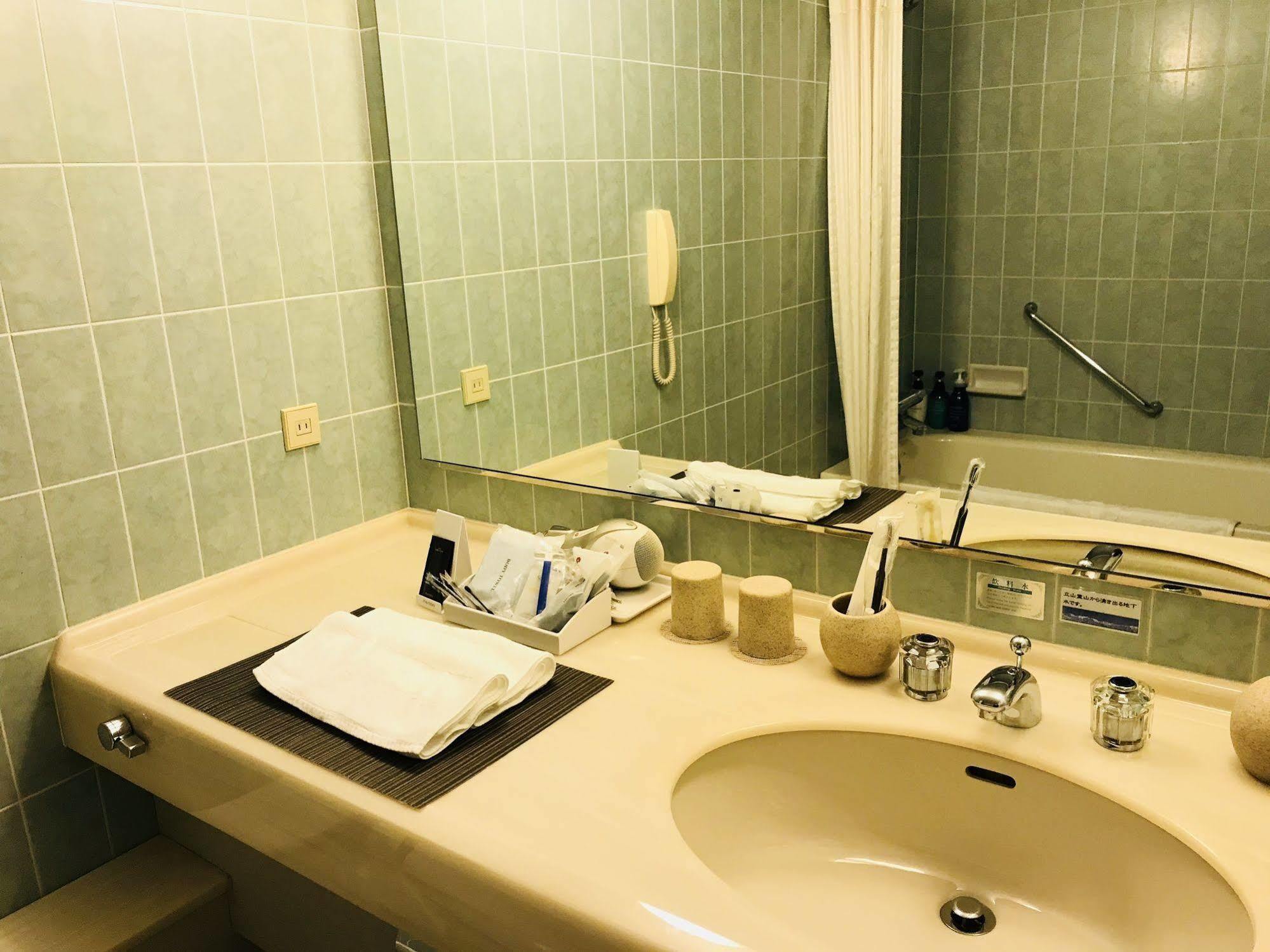 Hotel Granmirage Uozu Екстер'єр фото